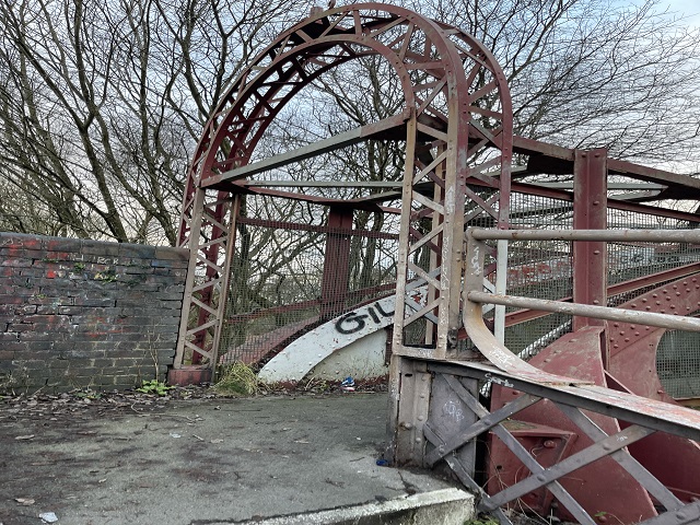 Deep Pit railway footbridge